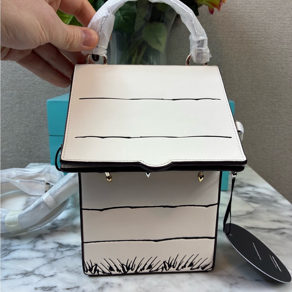 Kate Spade Peanuts Snoopy & Woodstock 3D Doghouse Crossbody Bag - Retail $449 - Picture 3 of 10